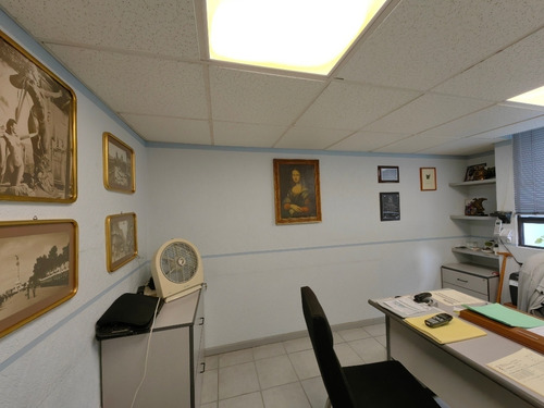 Casa Con Uso De Suelo Para Oficinas En Col. Acacias