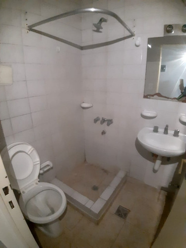 Imagen 4 de 7 de Impecable Departamento De 1 Ambiente A La Calle Con Balcón Francés En Excelente Ubicación Y Entorno
