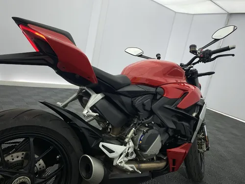 Ducati Streetfighter V2