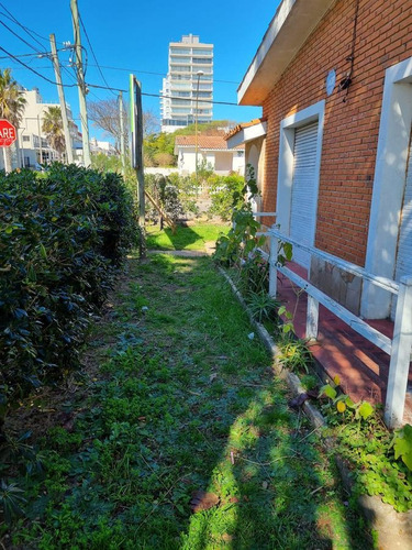 Imagen 20 de 21 de Local, 27 Esq 18 , Gran Casa Esquina Ideal Para Gastronómico O Rubro Con Gran Visibilidad !!