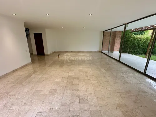 Casa En Arriendo En Loma Benedictinos. Cod A776027