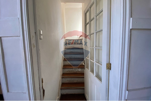 Casa De Dos Pisos Con Piscina En Ñuñoa