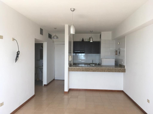 Apartamento En Mariño Edificio Marina Suite Ic-00181