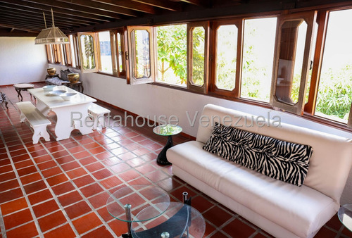 En Venta. Elegante Y Confortable Casa De Dos Niveles, Los Naranjos Del Cafetal