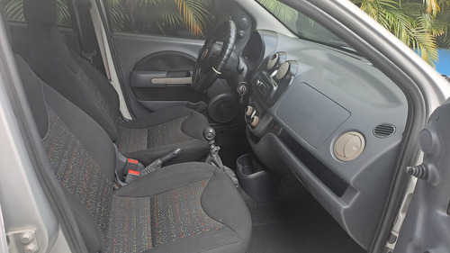 Fiat Uno Uno Vivace 1.0 8V (Flex) 4p