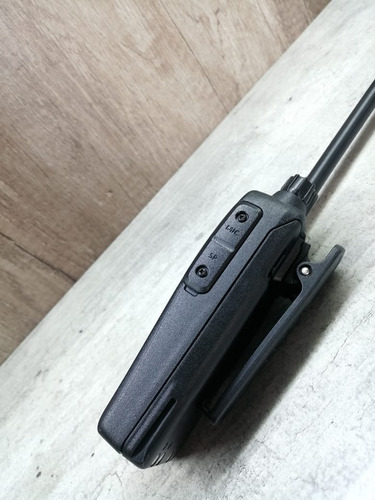 6 Radios I-com Modelo Ic-f1000 Y Base Cargador