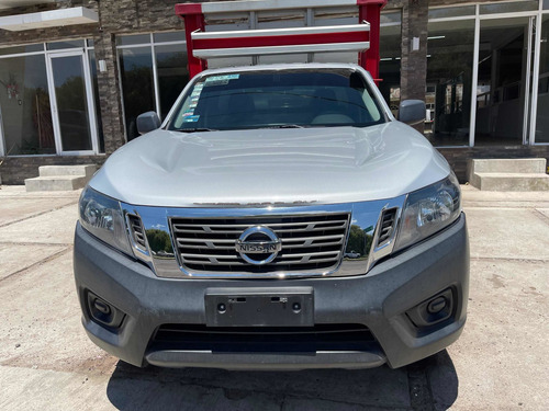 Imagen 3 de 11 de Nissan Np300 2.5 Estacas Dh Aa Mt 2016