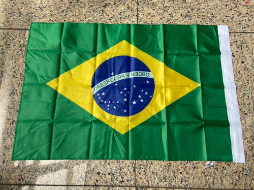 Imagem 3 de 3 de Bandeira Brasil 60x90 - Unidade