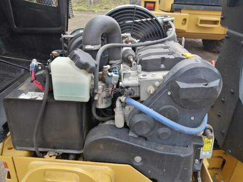 Imagen 7 de 9 de Vibrocompactador Caterpillar Cb54b 2015