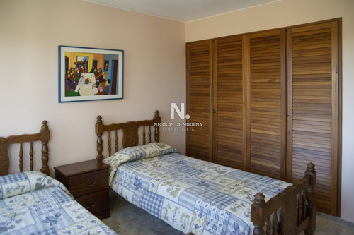 Departamento En Venta De 3 Dormitorios.- Ref: 3646