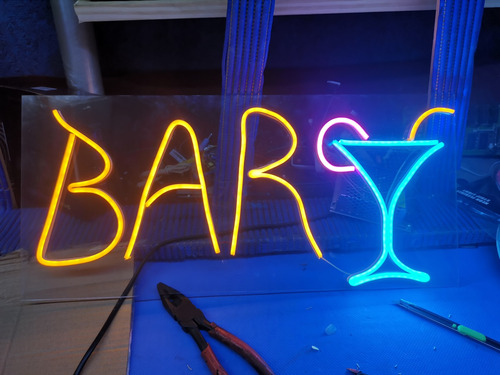Imagen 5 de 5 de Fabricación Letreros Led Neon Personalizados En Madera.
