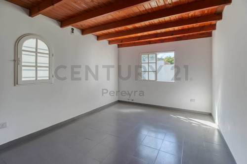 Imagen 15 de 17 de 481 Entre 25 Y 26. Casa Con 4 Dormitorios En Venta, City Bell.-