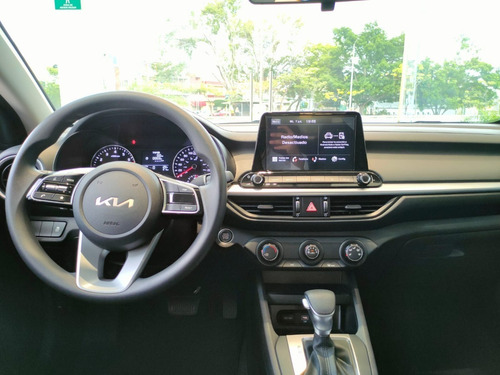 Imagen 11 de 15 de Kia Forte Sedan Lx Aut