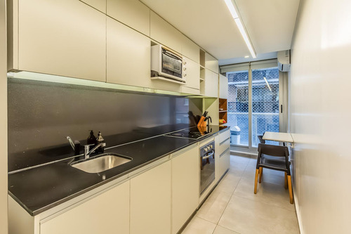 Venta Tres Ambientes. Balcon Al Frente. Luminoso. Seguridad 24hs. Amenities. Cochera. Liberateur