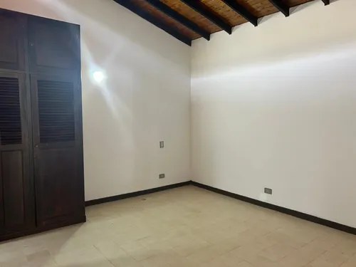 Casa En Arriendo En Robledo, La Pola. Cod A16552