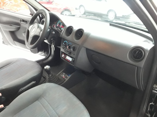 Chevrolet Celta Completo 4p / Celta Completo 1.0 4p Celta