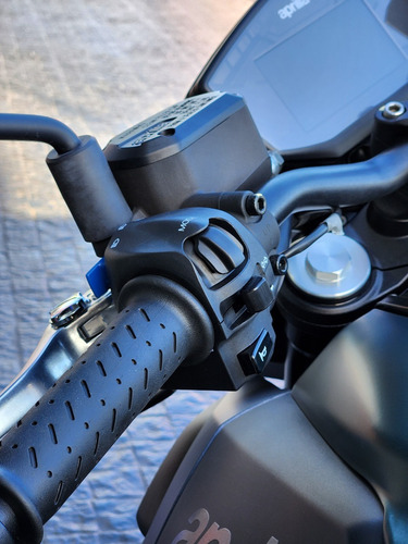 Imagen 15 de 25 de Aprilia Shiver 900cc Italiano 95 Cv Impecable Estado Mp
