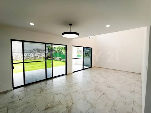Casa En Venta, Nueva, Lomas De Cocoyoc, Con Alberca Y Jardín, Morelos