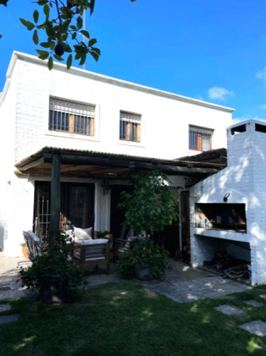Casa Ph/626m2/4 Dormitorios/4 Baños/gge P.3/balcon/parrillero Techado/a Pasos De Colegio Stella Maris -carrasco Norte
