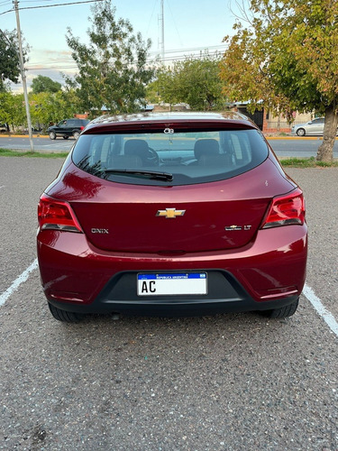 Imagen 6 de 12 de Chevrolet Onix 1.4 Lt L/17 2018