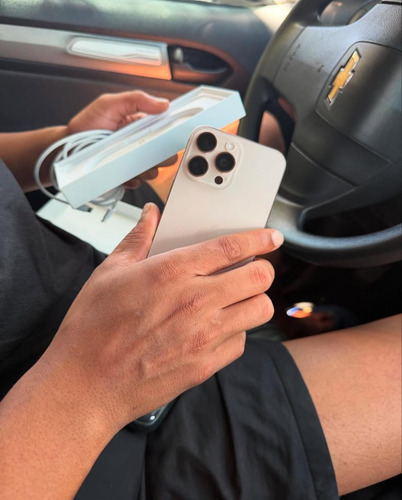 Apple iPhone 16 Pro Max 256gb - (lacrado) - Titânio Desert (Usado)