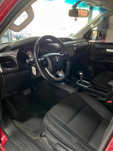 Imagen 14 de 21 de Toyota Hilux 2.8 Cd Srv 177cv 4x4 At