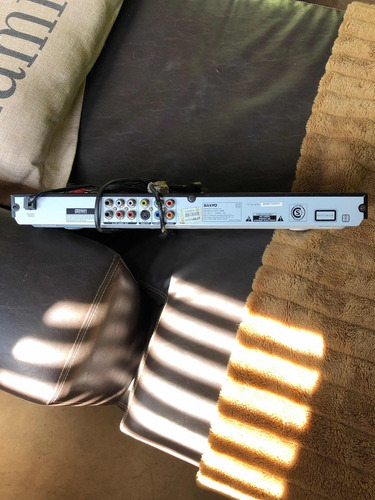 Reproductor De Dvd Sanyo Muy Bueno En Perfecto Estado.