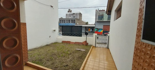 Venta De Casa 3 Ambientes Mas Local Sobre  Av San Martin 2200 - Lanús Oeste