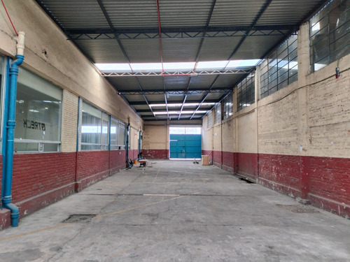 Bodega En Condominio De 235m2 Mas 537m2 De Oficinas.