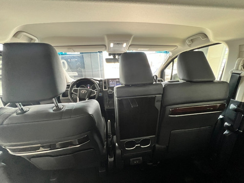 Imagen 18 de 18 de Toyota Hiace 2.8 Wagon At6 10 As