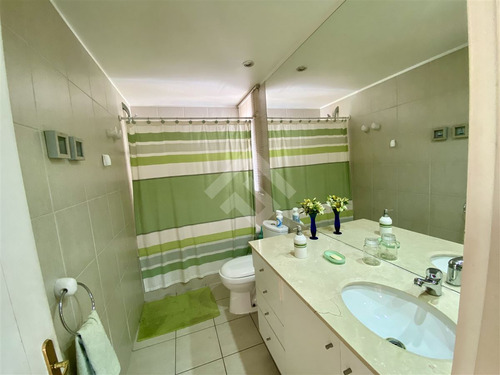 Casa En Venta De 4 Dorm. En La Reina