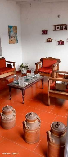 Imagen 2 de 8 de Se Vende Casa, Ideal Para Uso Comercial En La Calle Carvajal