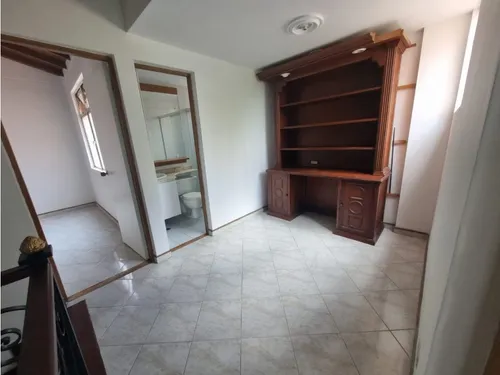 Casa Unifamiliar En Venta En La Loma De Los Bernal, Medellín