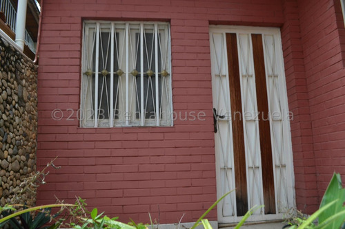 Ms: 24-3305 Vendemos Casa En El Marqués. A=582m2, 5h, 4b, 2p.