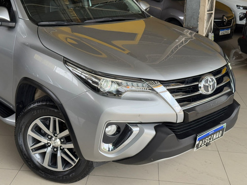 Toyota Hilux SW4 2.8 SRX 4X4 7 LUGARES 16V TURBO INTERCOOLER DIESEL 4P AUTOMÁTICO