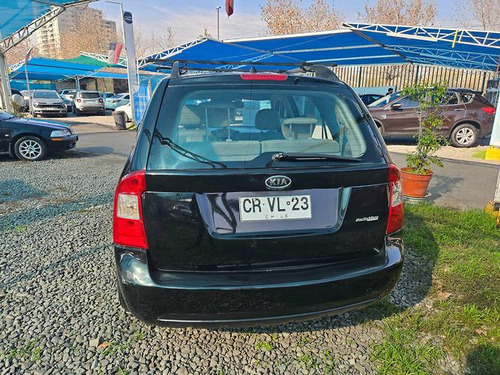 Kia Carens GSL LX 2.0 MT AC