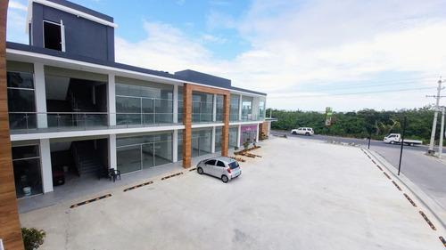 Local Para Uso Comercial O De Oficina En Alquiler En Av, Barceló De Bávaro, Punta Cana, 89m2