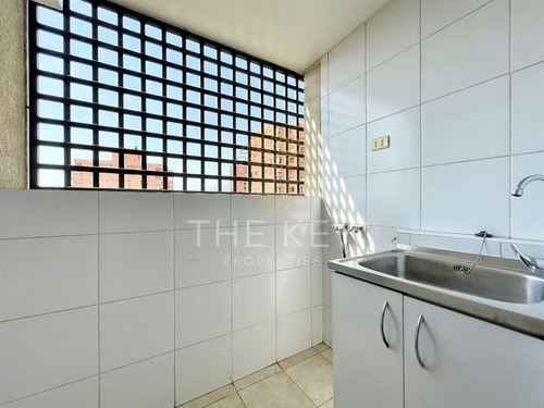 Departamento En Venta De 3 Dormitorios - Colón, Las Condes