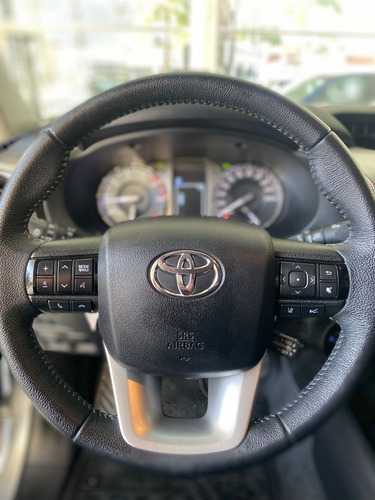Imagen 11 de 17 de Toyota Hilux 2.8 Srx 204cv 4x4 At 2021 - Car Cash
