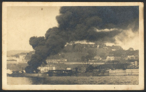 Gran Bretaña Barco De Guerra Incendiándose Circa 1940