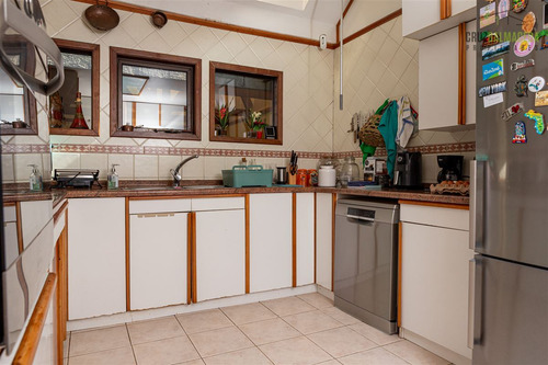 Casa En Venta De 6 Dorm. En Parrque Ivian I, Puerto Varas
