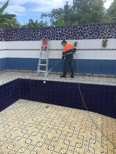 Imagen 2 de 4 de Lavado A Presión De Pisos Paredes Techos Equipo Pesado Y Más