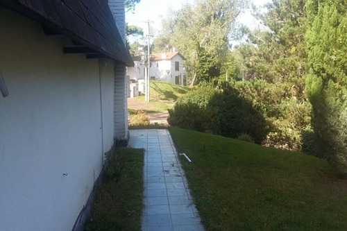 Imagen 20 de 24 de Casa Alpina Ubicada En Barrio Norte Gas Natural Y Alarma