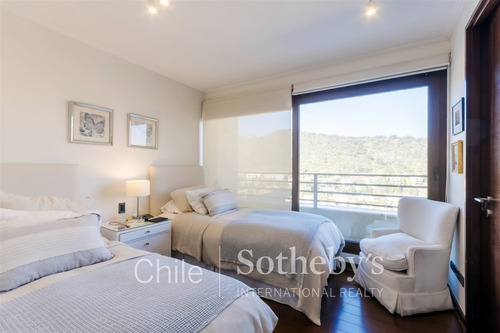 Casa En Venta De 3 Dorm. En Lo Barnechea