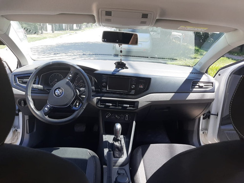 Volkswagen Polo Comfortline Plus 1.6 At - 5 Puertas