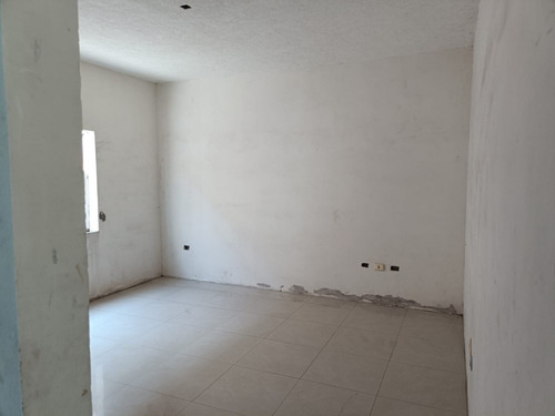 Sevende Casa $1,450,00 Tal Y Como Se Muestra En Las Fotos. En Calle Costa Azul Lotes 8 Y 9. Manzana A Entre Playa Xcaret Y Av. Xana. Col. Ampliación Las Bajadas. Veracruz. Ver.