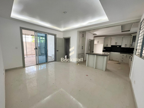 Exclusiva Casa Con Jacuzzi En El Proyecto Cerrado Llanos Gurabo