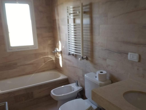 Excelente Casa Sobre Lote Interno - Araucarias - Puertos