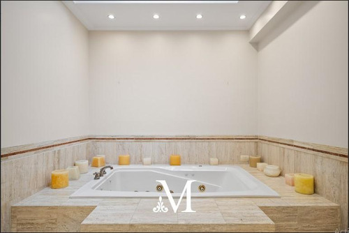 Casa En Venta- Belgrano-zona Embajadas- Pileta Y 3 Cocheras