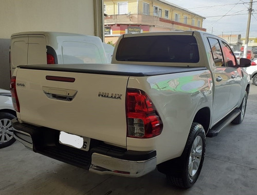 2017 Toyota Hilux Flex Baixo Km
